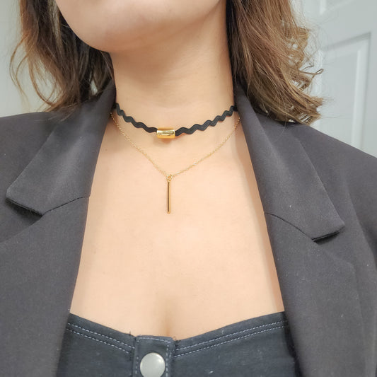 Choker con pendulo dorado